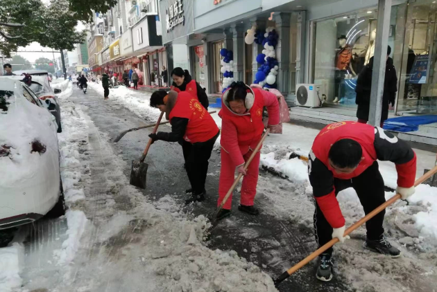 大雪無情人有情 ，志愿者播灑人間愛