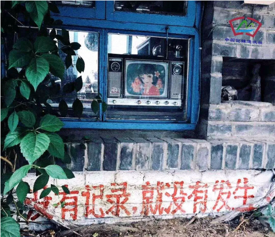 1108，中國(guó)記者節(jié)，愿你：目光溫和，步伐堅(jiān)定