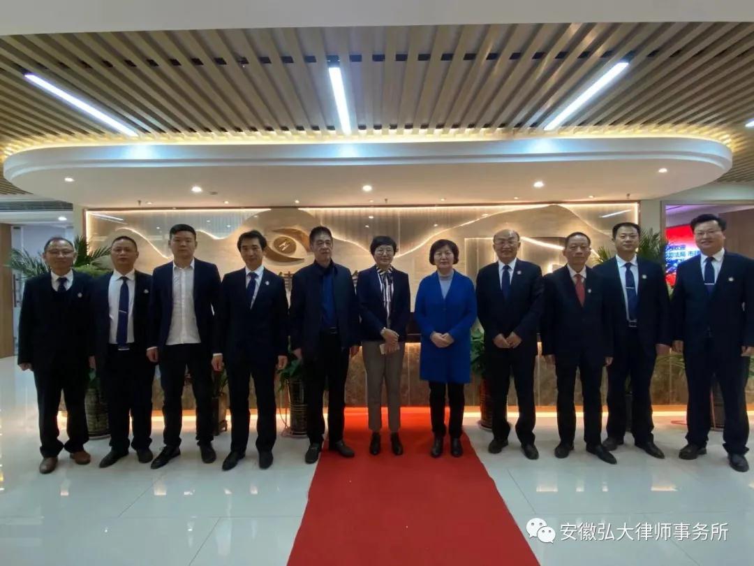 安徽省律協(xié)、阜陽(yáng)市司法局、阜陽(yáng)市律協(xié)領(lǐng)導(dǎo)蒞臨安徽弘大律師事務(wù)所督查指導(dǎo)律師專(zhuān)項(xiàng)整治工作
