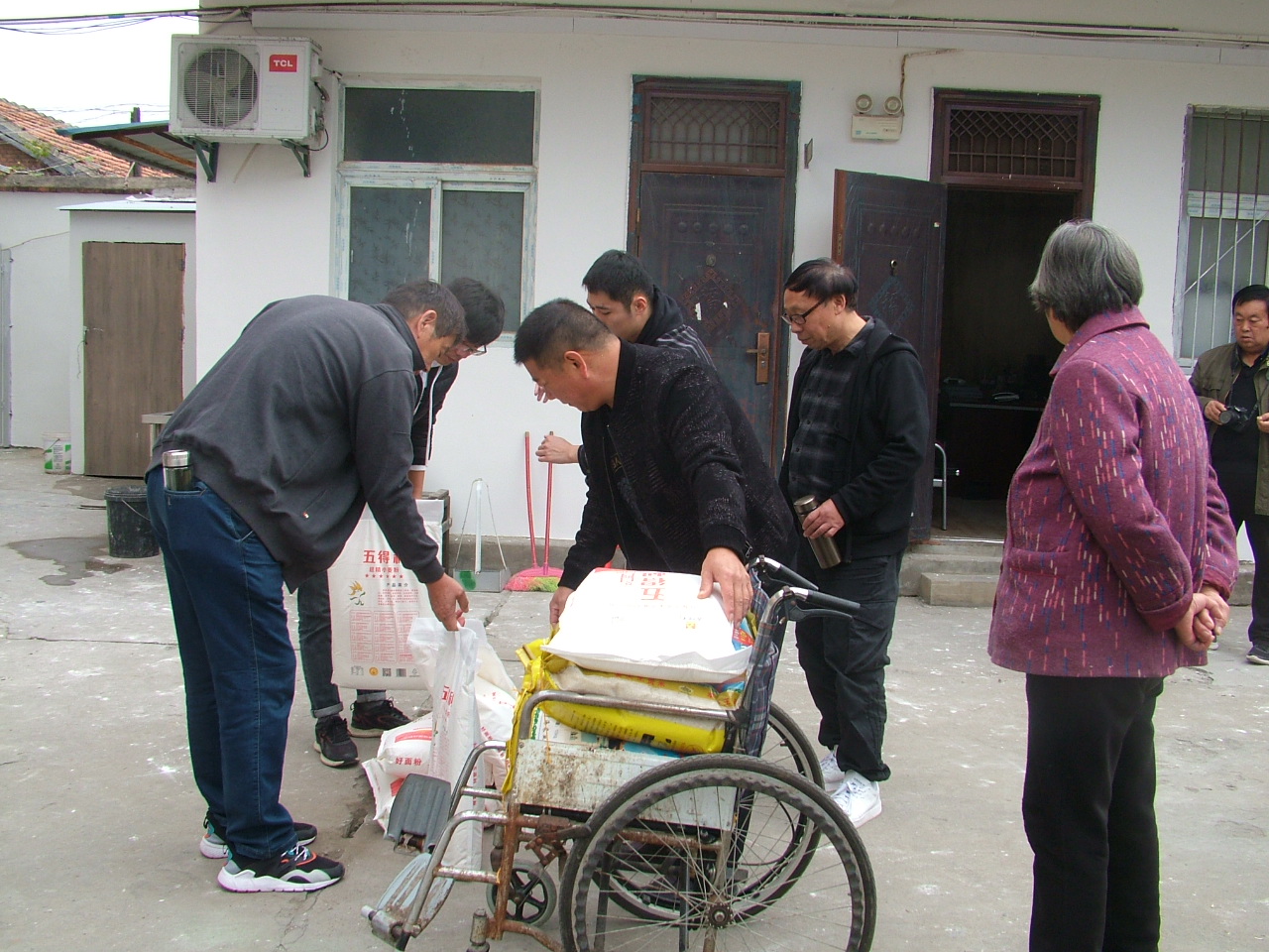  重陽(yáng)節(jié)送溫暖  奉獻(xiàn)孝道敬愛(ài)心