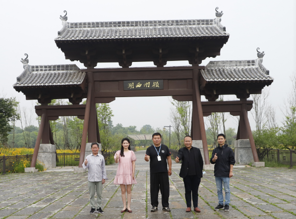 詩詞愛好者耗時(shí)兩年自費(fèi)編導(dǎo)MV詠唱潁州西湖 一曲《迎天下》唱出大美潁淮的厚重古今