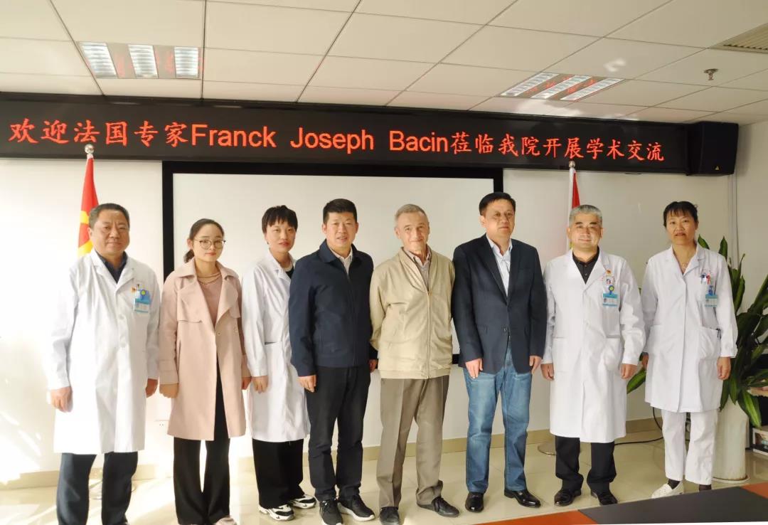 這位外籍老人的大能量，正在這家醫(yī)院發(fā)光
