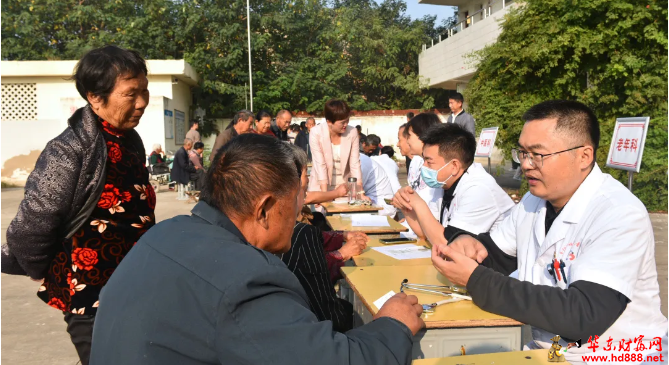 阜陽市第六人民醫(yī)院“服務(wù)百姓健康行動(dòng)”專病義診活動(dòng)走進(jìn)肖郢社區(qū)