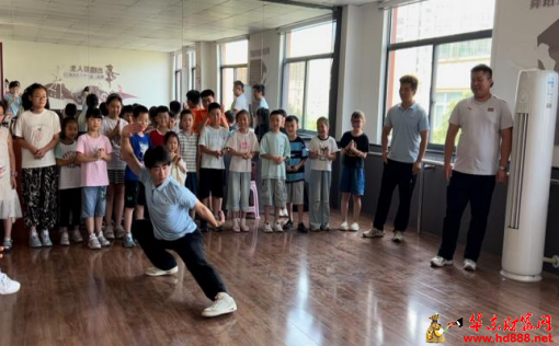 阜陽師范大學體育學院赴阜陽市潁東區(qū)向陽街道和諧路社區(qū)開展暑期“三下鄉(xiāng)”社會實踐活動