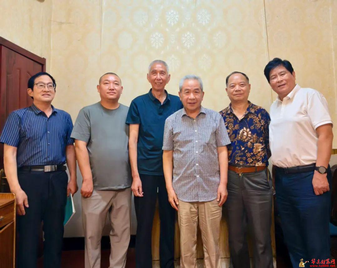阜陽市詩詞楹聯(lián)學會看望張震、尹登林先生